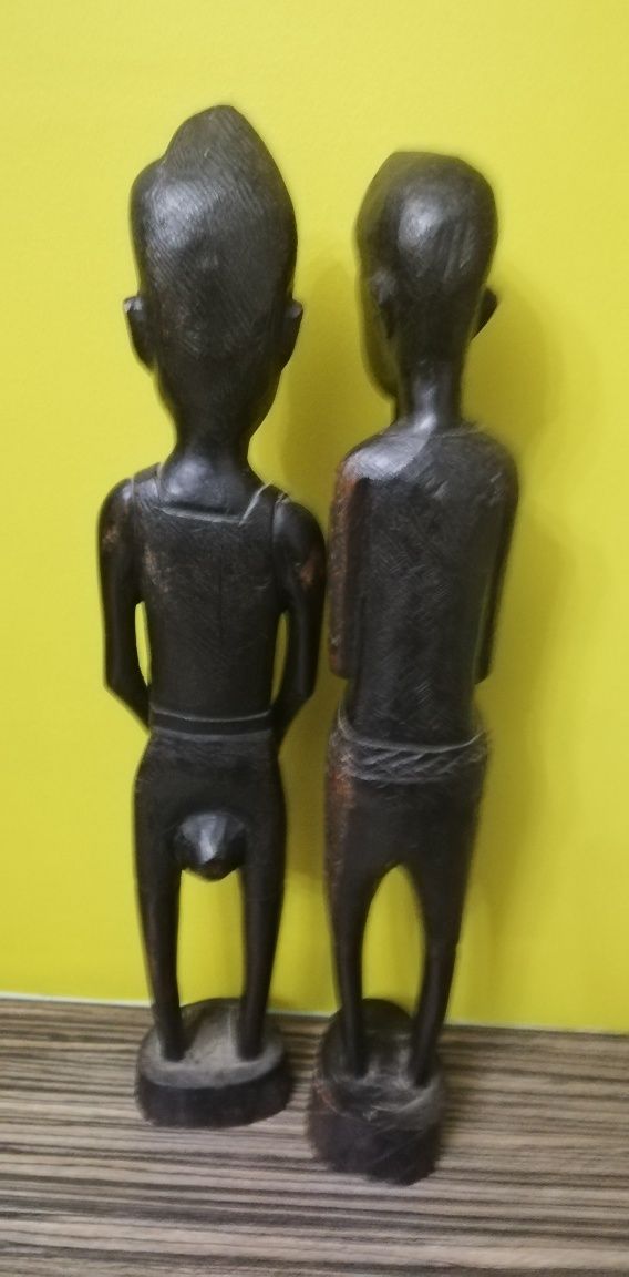 Vând 2 statuete cultura neagră africană