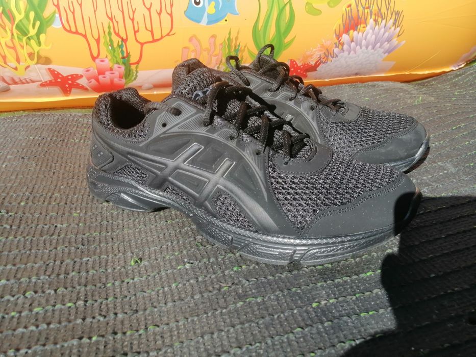 Продам кроссовки Asics 13 000 тг.