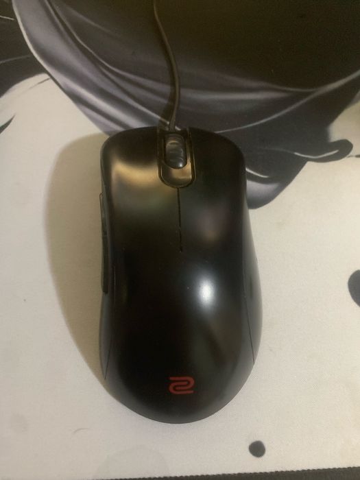 продаю игровую мышь zowie в идеальном состоянии