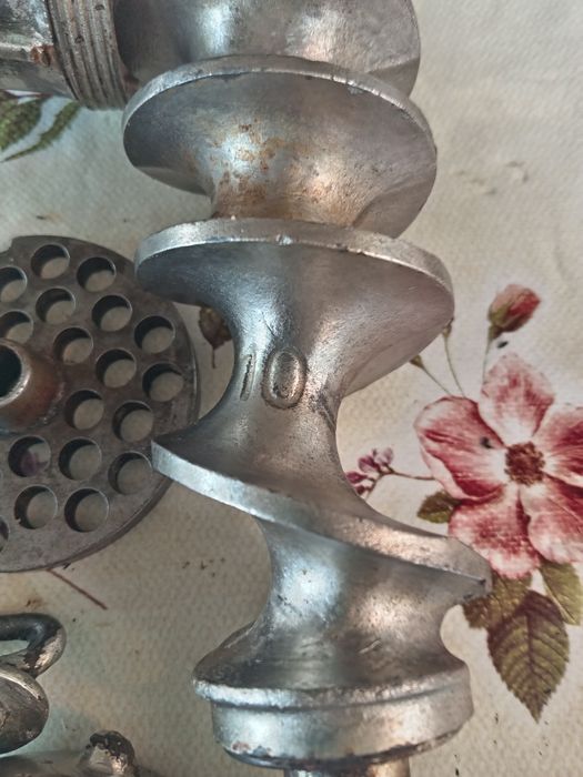 Mașina de tocat carne Moravia