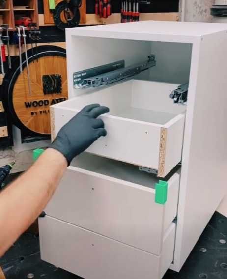 Дистанционери за монтиране чела на чекмеджета. - 2 броя 5 лева.