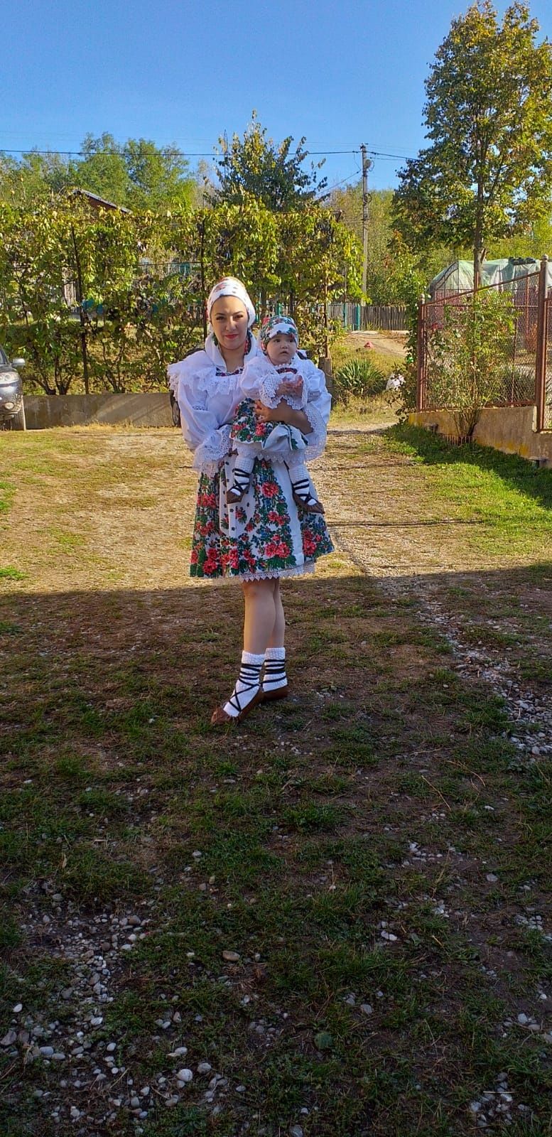 Costum popular mama și fica de Maramureș complet.