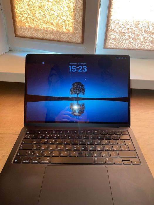 MacBook Air   Процессор: M2 Озу: 8gb  Ssd: 256gb  Год выпуска: 2022