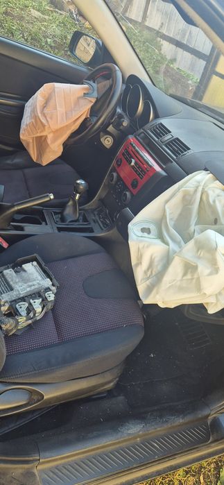 Vând mazda 3 la piese