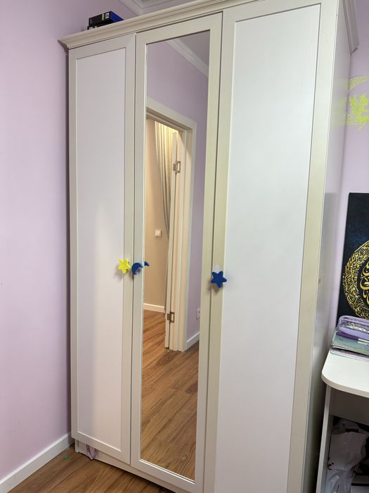 Продам кровать, стол и шкаф