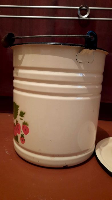 Эмалированное ведро