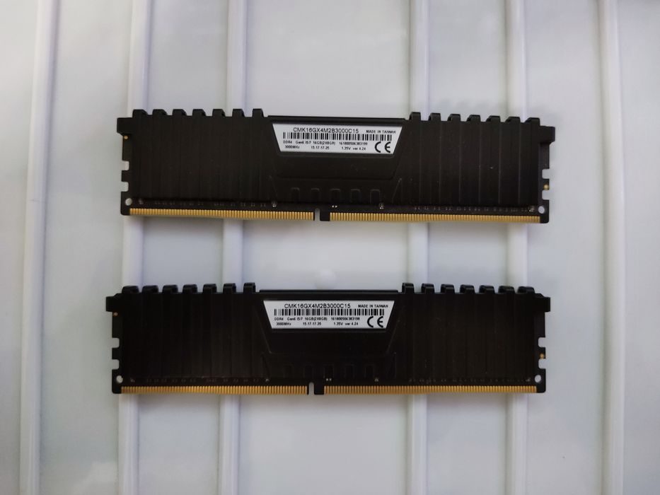 Продам ОЗУ Corsair Vengeance ddr4 2x8gb 3000mhz
