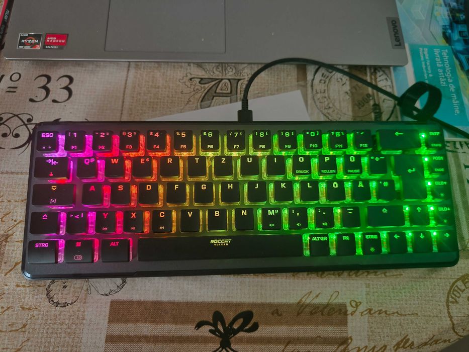 Tastatura Gaming Roccat Model Vulcan II Mini , RGB, Negru Noua