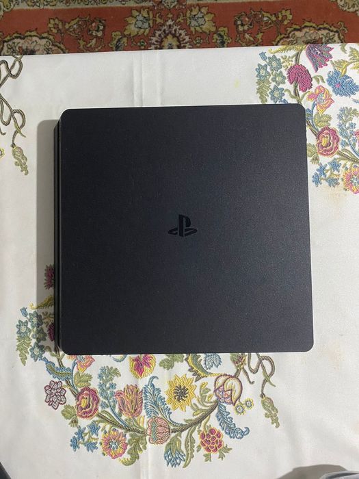 Продам Playstation 4 slim