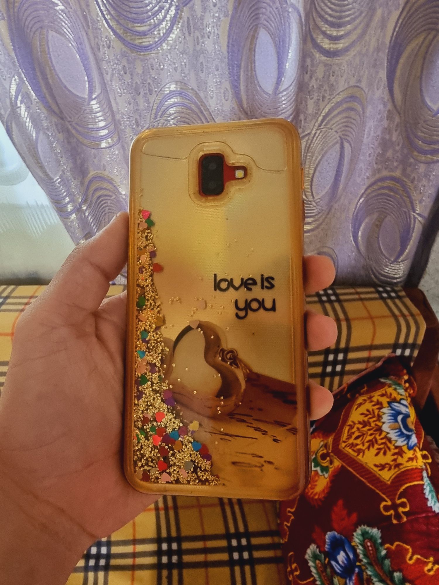 Samsung j 6 plus orginal 32 gb yaxshi holatda  срочно сотилади