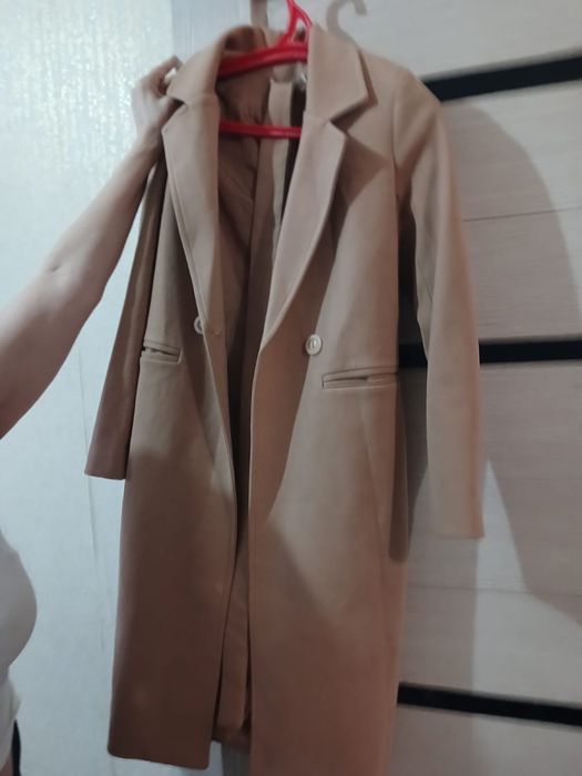 Продам польта черный бежевый