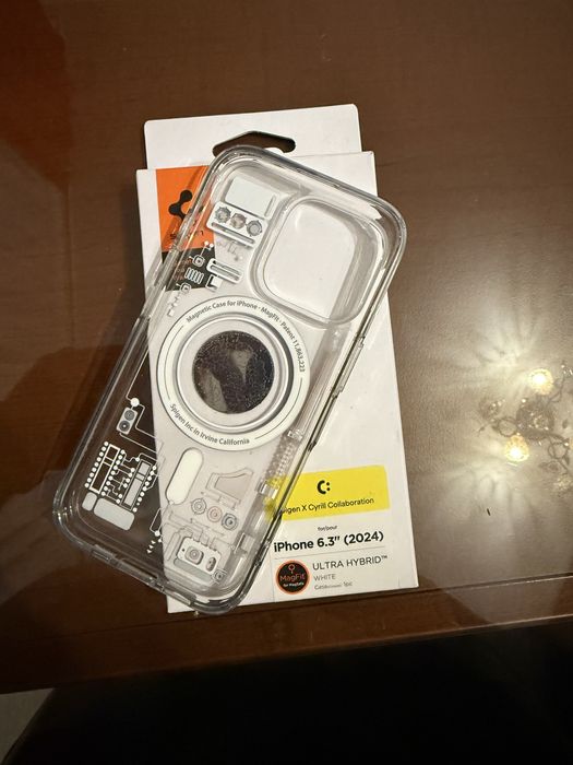 Husa iPhone 16 Pro (Spigen / Red Bull)