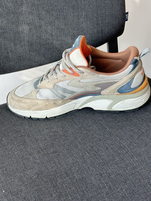 Продавам мъжки сникърси HOFF