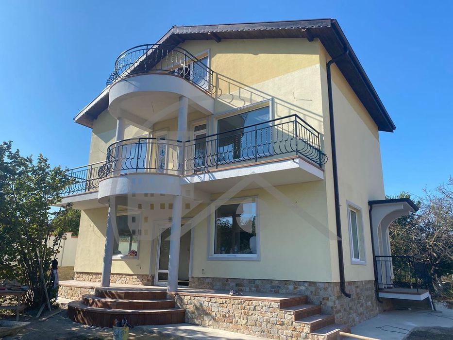 Къща във Варна област • с.Равна гора • площ 245 • цена 139000