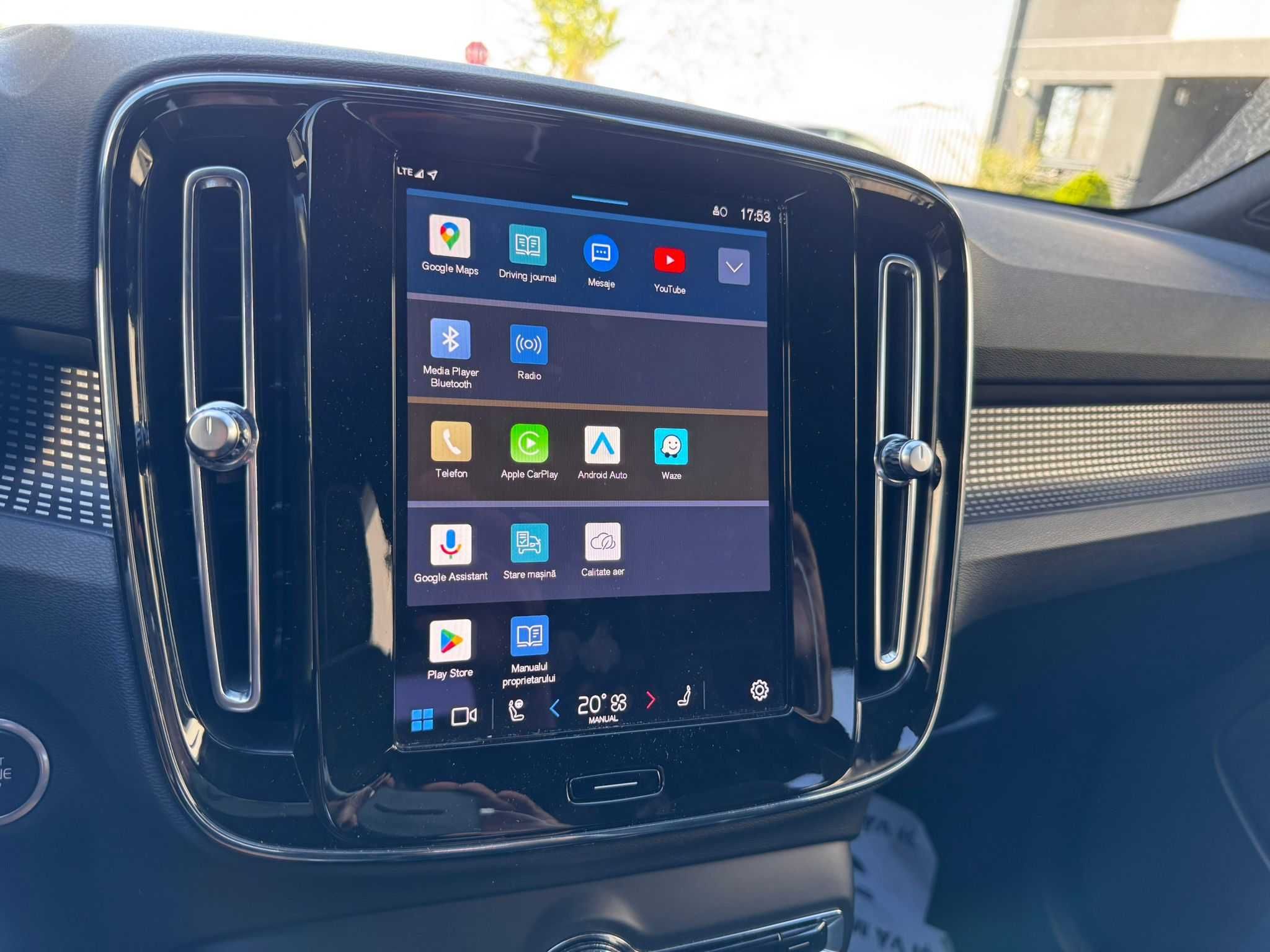 Model Volvo XC40 B3 Mild Hybrid