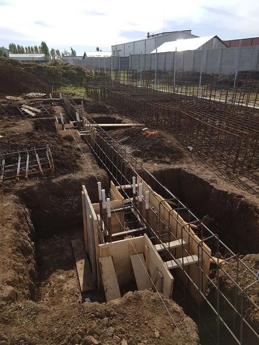 Vand hala metalica 11m x 23m complecta cu panou sandwich