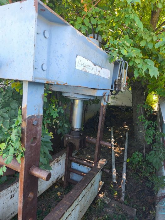 Reductoare, prese, motoare electrice