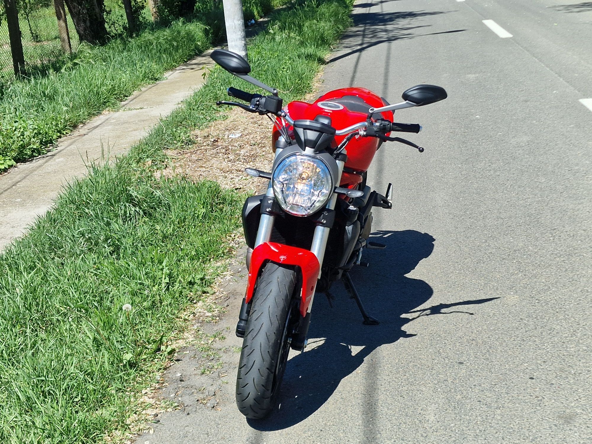 Ducati monster 821 ,cu 18000 km ,115 cp cu
ABS,Traction control .Toate