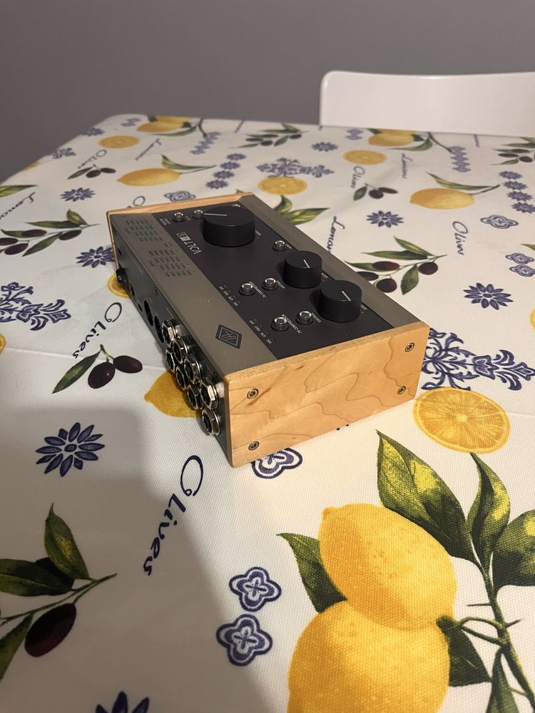 Продаю аудиоинтерфейс Universal Audio Volt 476