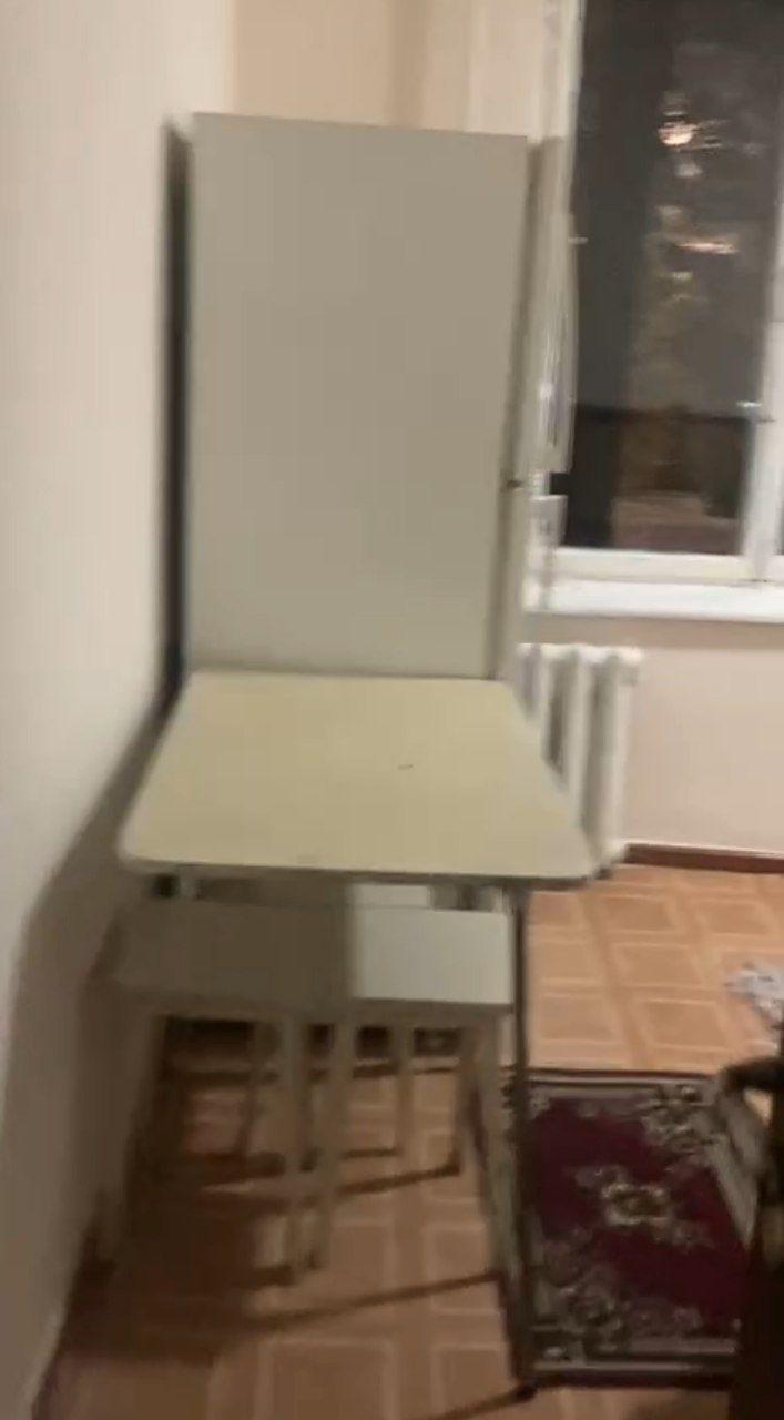 Сдаю 1 комнатная квартира возле рынок Универсам, метро. С обстановкой.