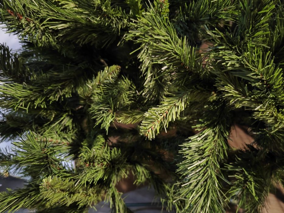 Brad artificial de Crăciun 2,10 inaltime