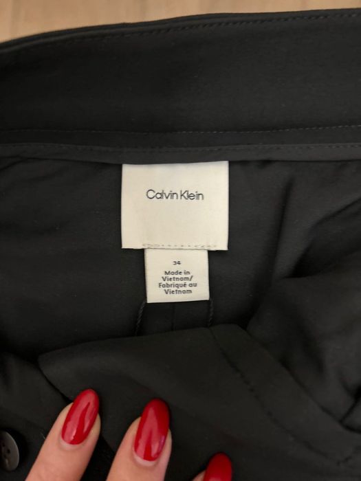 Calvin Klein пола размер 34