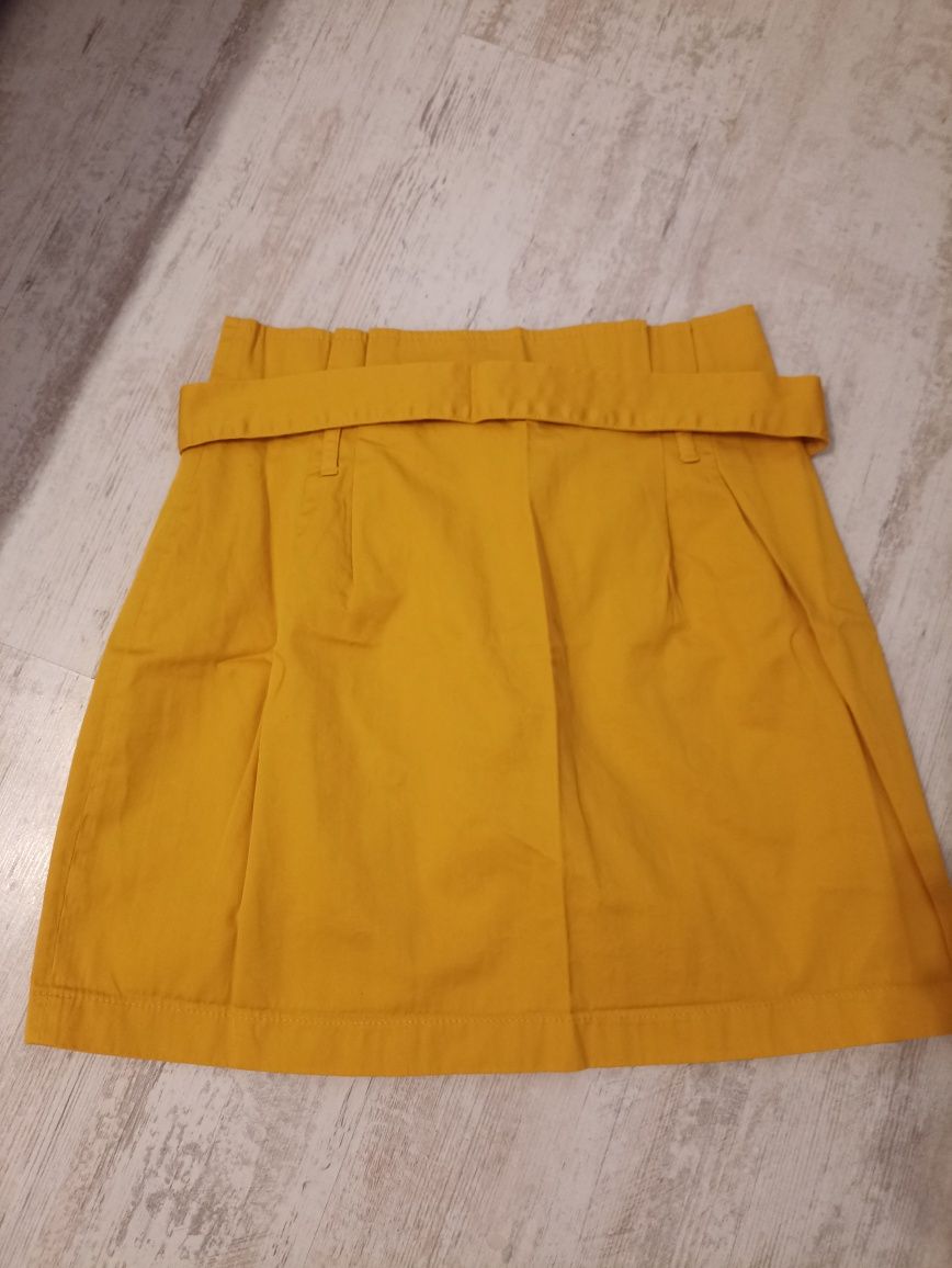 Дамска пола Bershka, размер С