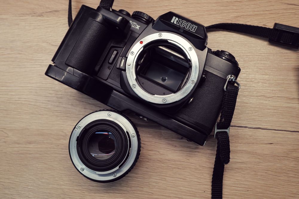 Aparat foto Ricoh KR-10x obiectiv Pentax M 50mm 1.7 grip motor film