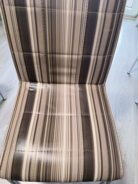 Vând masă cu scaune