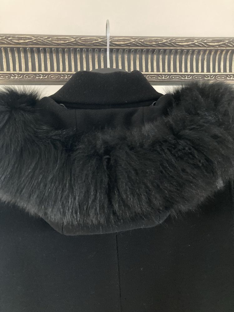 Palton din lana, culoare neagra, marimea 46, cu gluga ca nou
