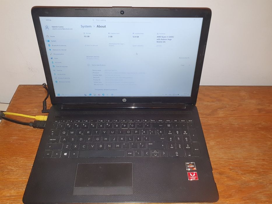 Laptop HP cu AMD Ryzen 3 3200U, 128GB SSD. 12GB Ram, Placa video 2GB