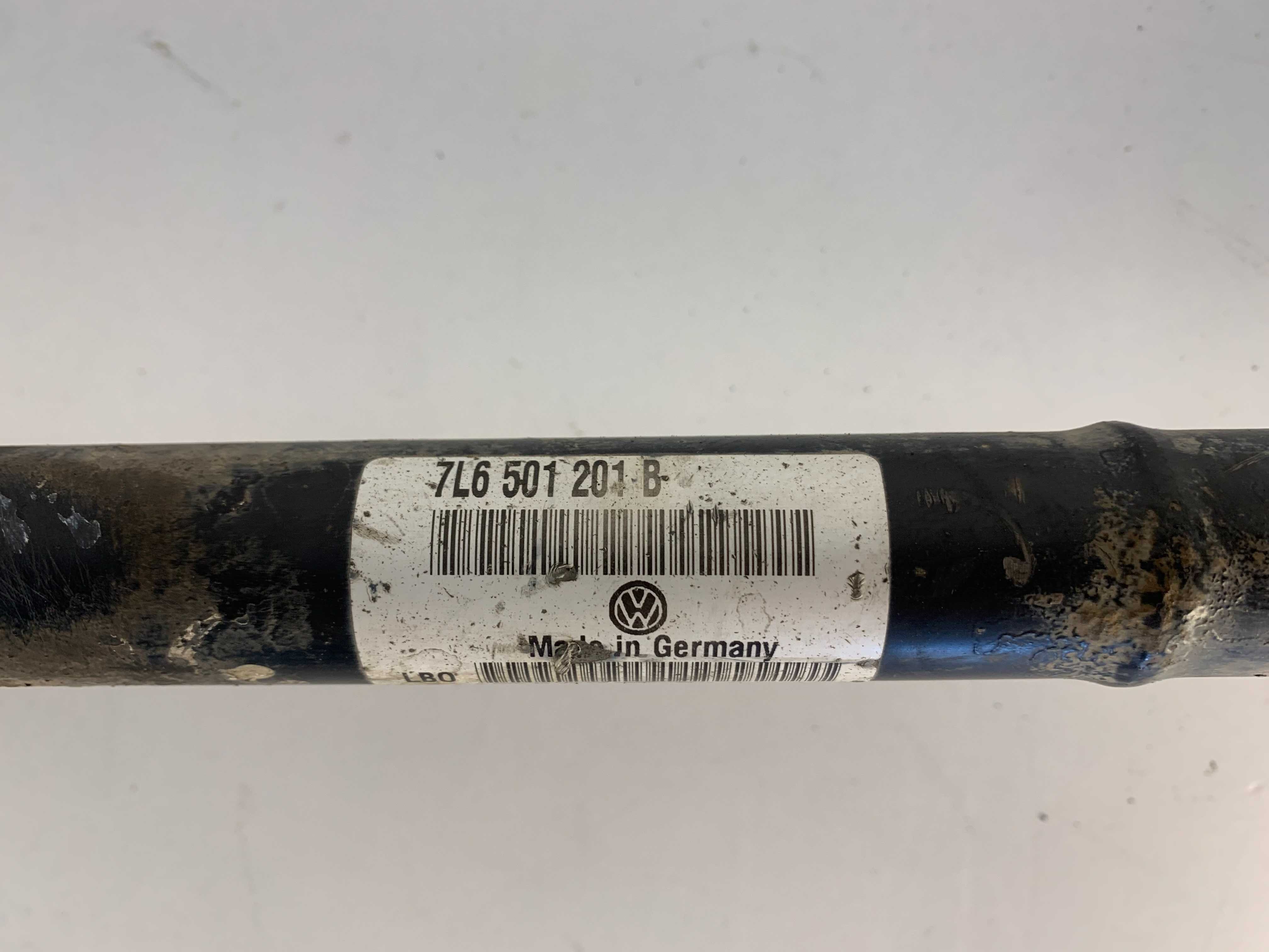 Задна лява полуоска VW Touareg I (02-10)г. 7L6501201B