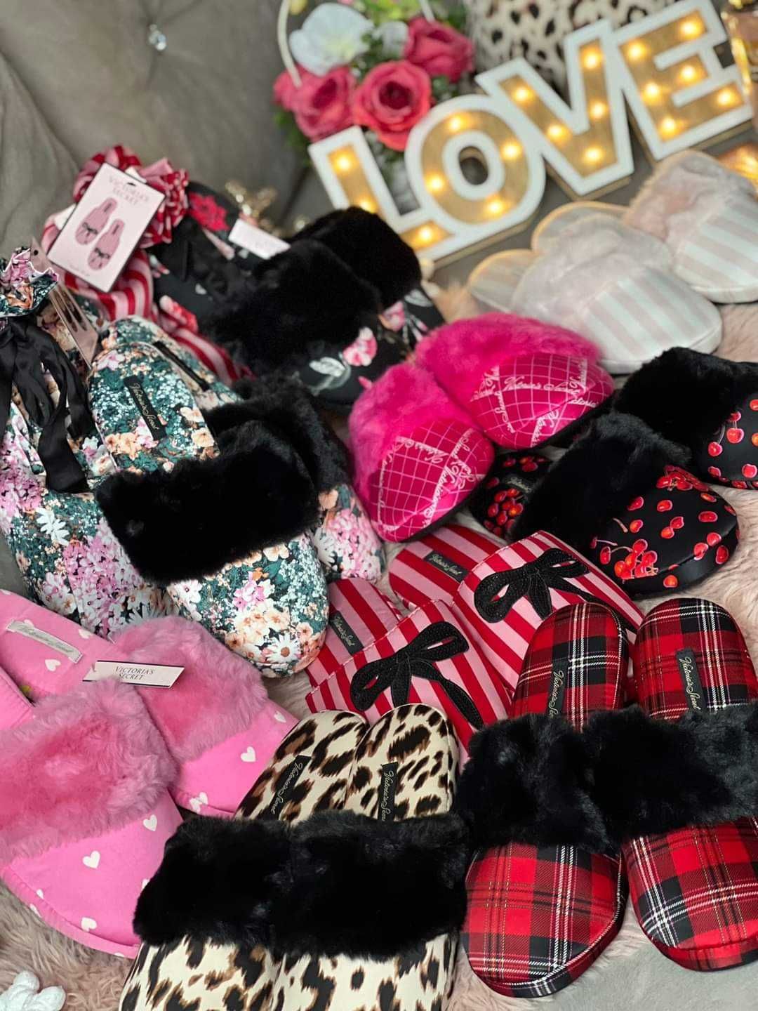 Papuci de casa de la Victoria's Secret, noi, cu eticheta