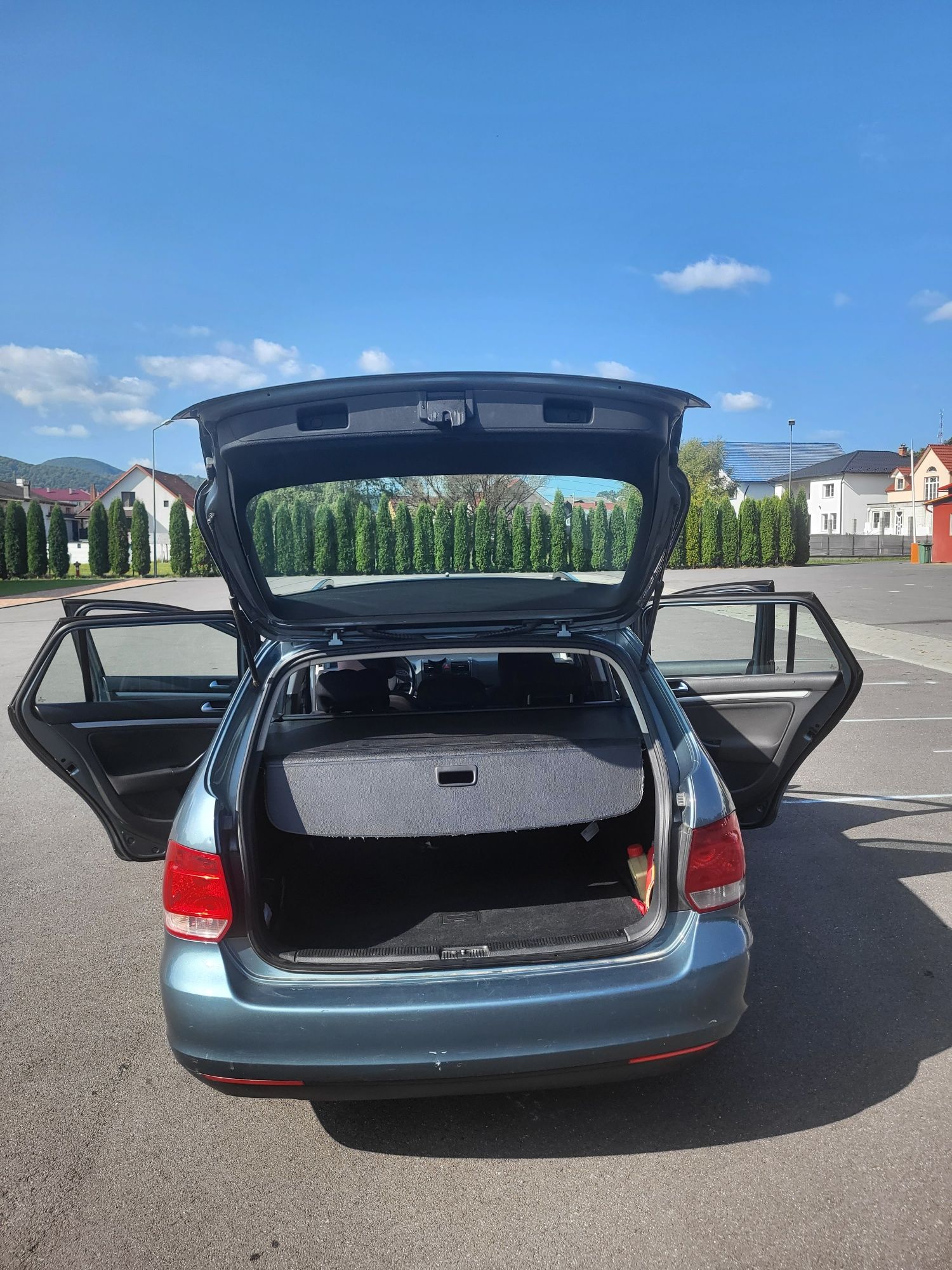 Se vinde urgent  Vând Golf 5 2008( primul venit primul servit)