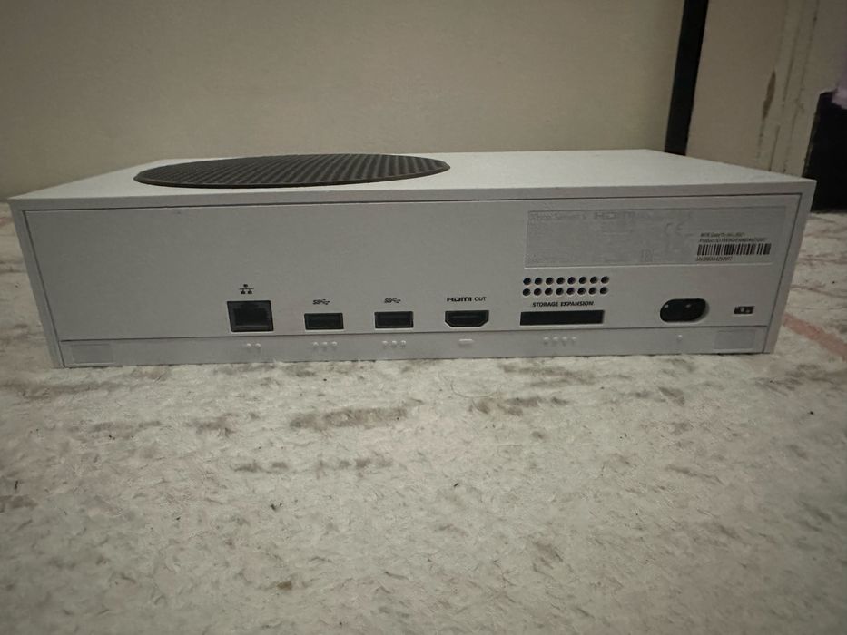 Xbox series S! състояние като ново