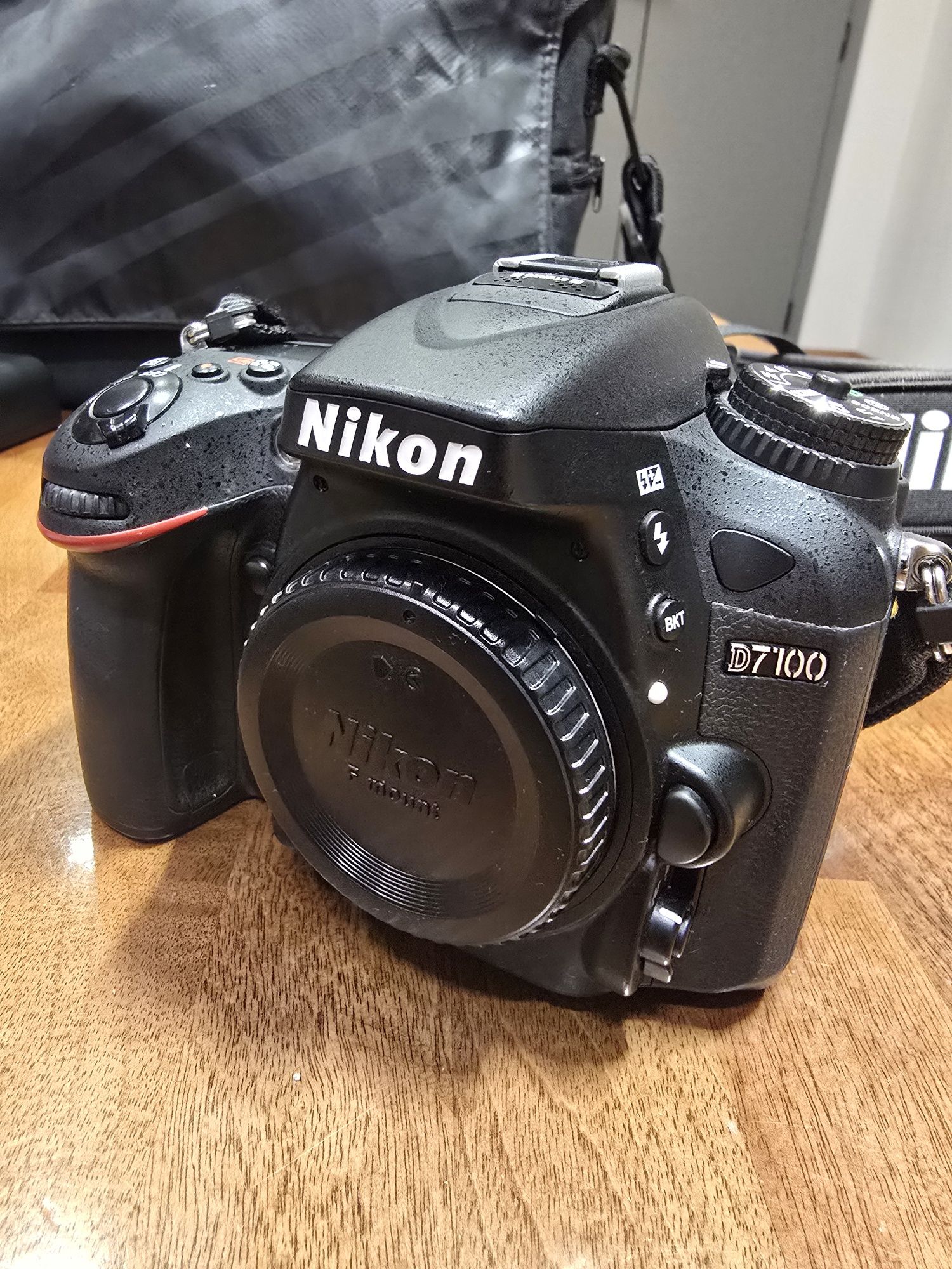 Nikon D7100 комплект с обективи и много аксесоари