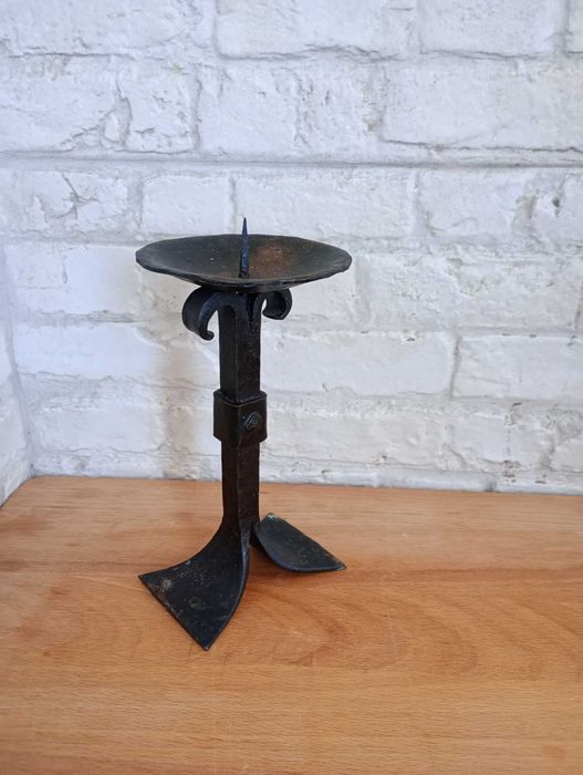 Стар свещник от ковано желязо