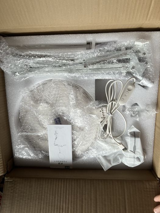 Lampa circulara Led cu suport de telefon/tableta