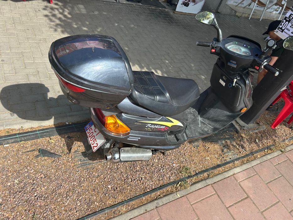 Vand scuter pret avantajos
