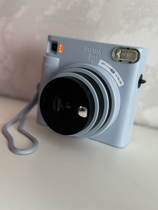 Продам фотоаппарат instax