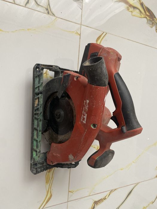 Circular hilti cu baterie si incarcator