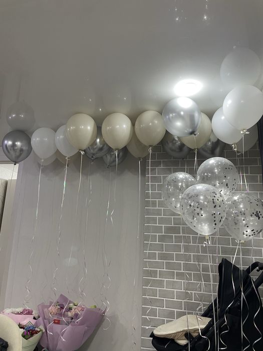 Продам гелиевые шарики и букет цветов