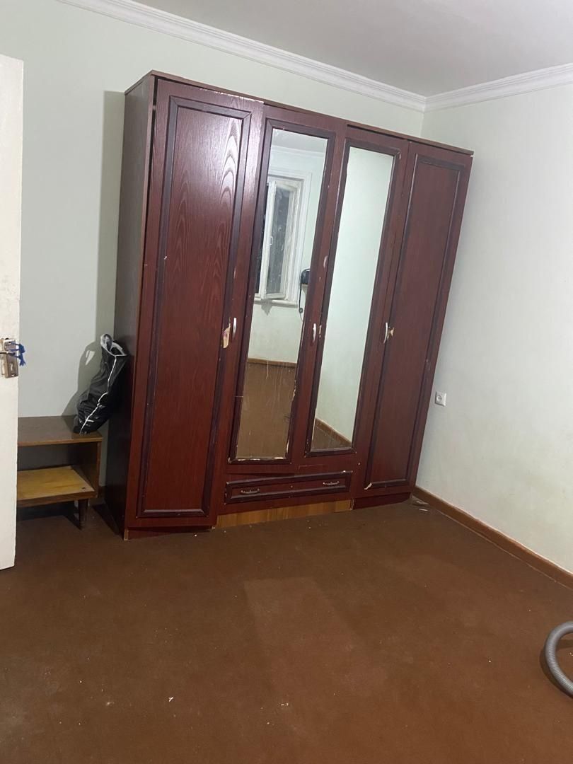 Arenda kvartira. Lesinova 3 Parvoz toyxona yonida