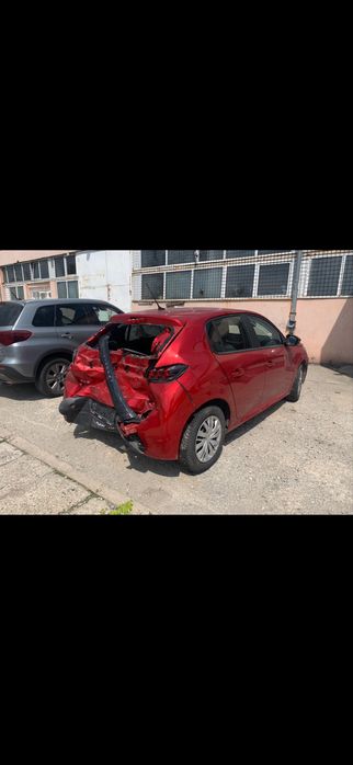 Peugeot 208 2022 1.2 benzina avariat