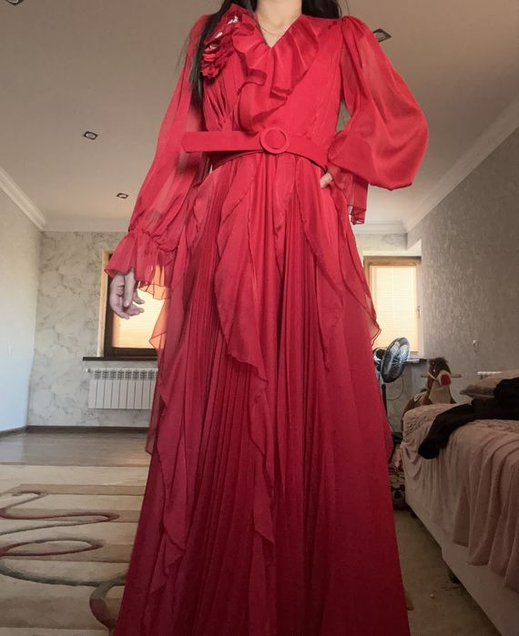 Вечерное платя один раз одета