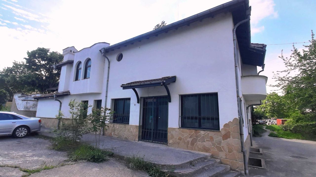 Продава се Хотел в Търговище, Център - 720 кв.м за 347 €/кв.м - Снимка #1