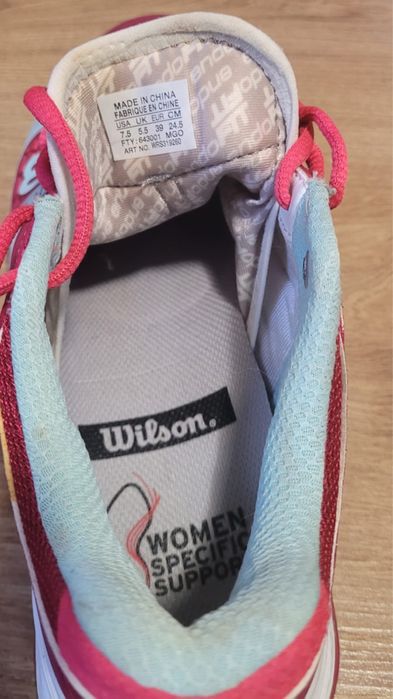 Продавам женски тенис обувки