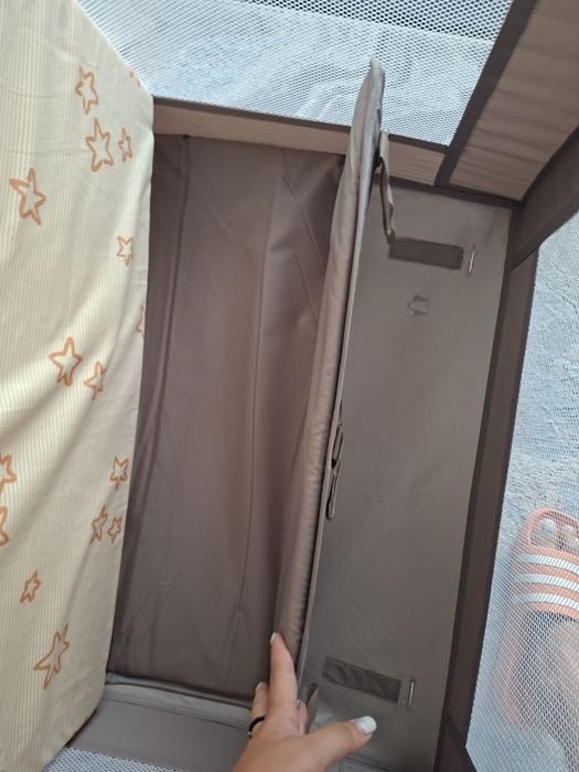 Pătuț tip țarc pliabil