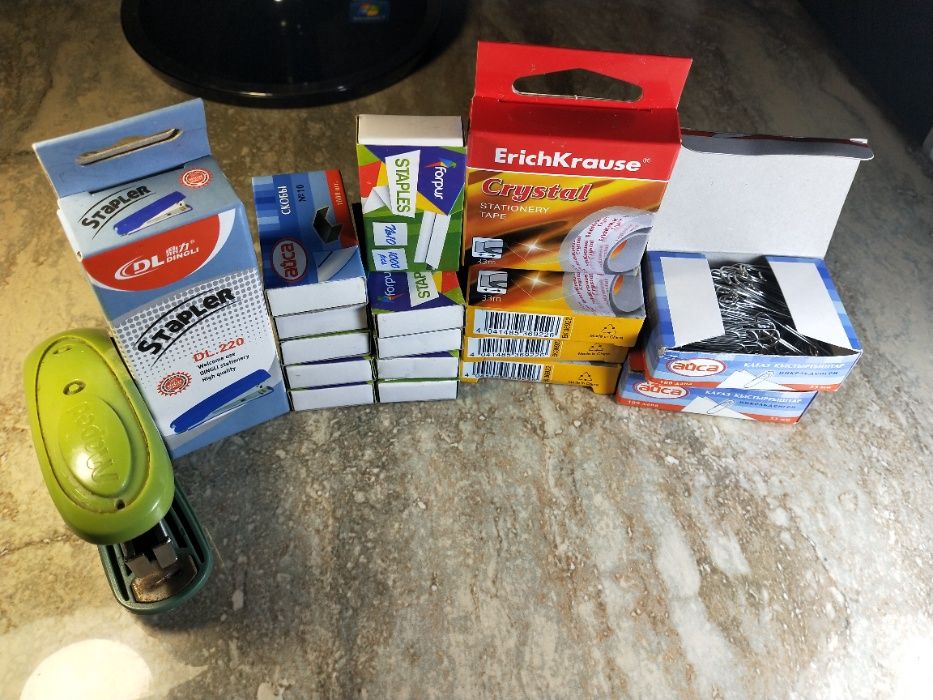 Продам канцелярские товары: степлеры, скрепки, клейкая лента, скобы