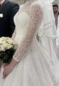 Свадебное платье блестящее